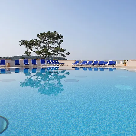 Aparthotel Pierre & L'ange Gardien 3*