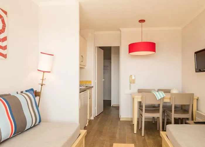 Ξενοδοχείο με διαμερίσματα Pierre & L'ange Gardien 3*