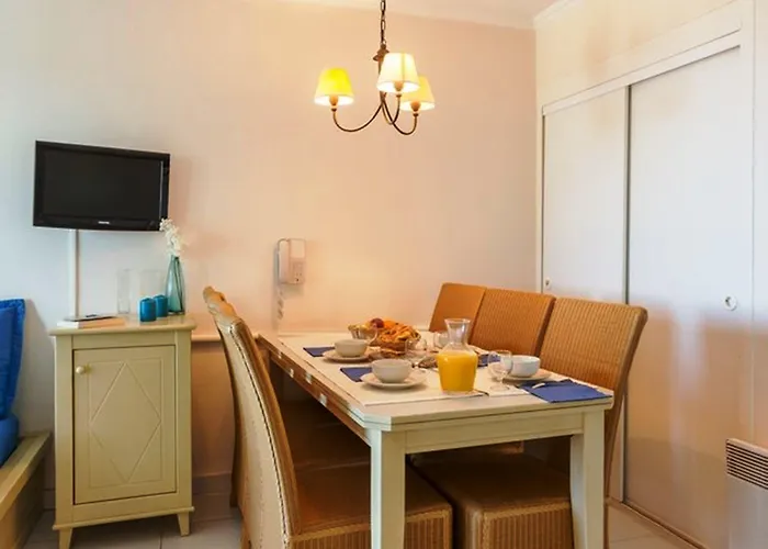 Pierre & L'ange Gardien Ξενοδοχείο με διαμερίσματα Βιλφράνς-συρ-Μερ