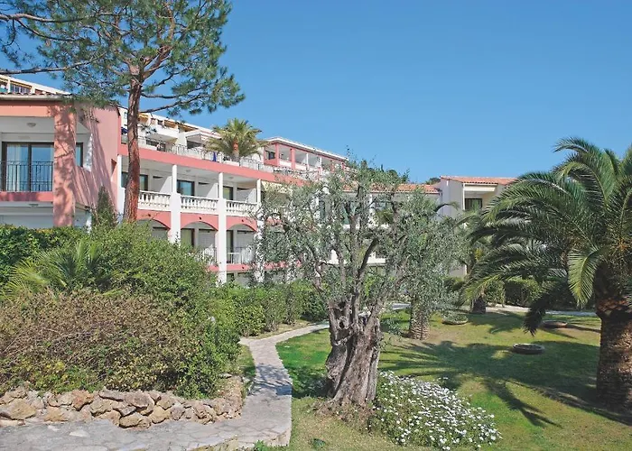 Ξενοδοχείο με διαμερίσματα Pierre & L'ange Gardien 3*